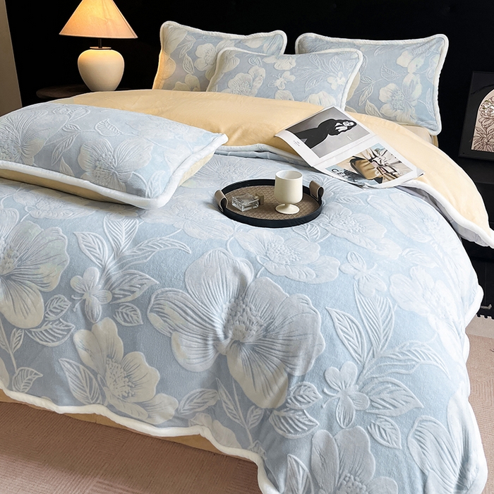 91家纺网 家纺一手货源 找家纺 诺梵 2025新款8斤立体雕花牛奶绒四件套_控价标准高于139，加大高于149 花漾-蓝