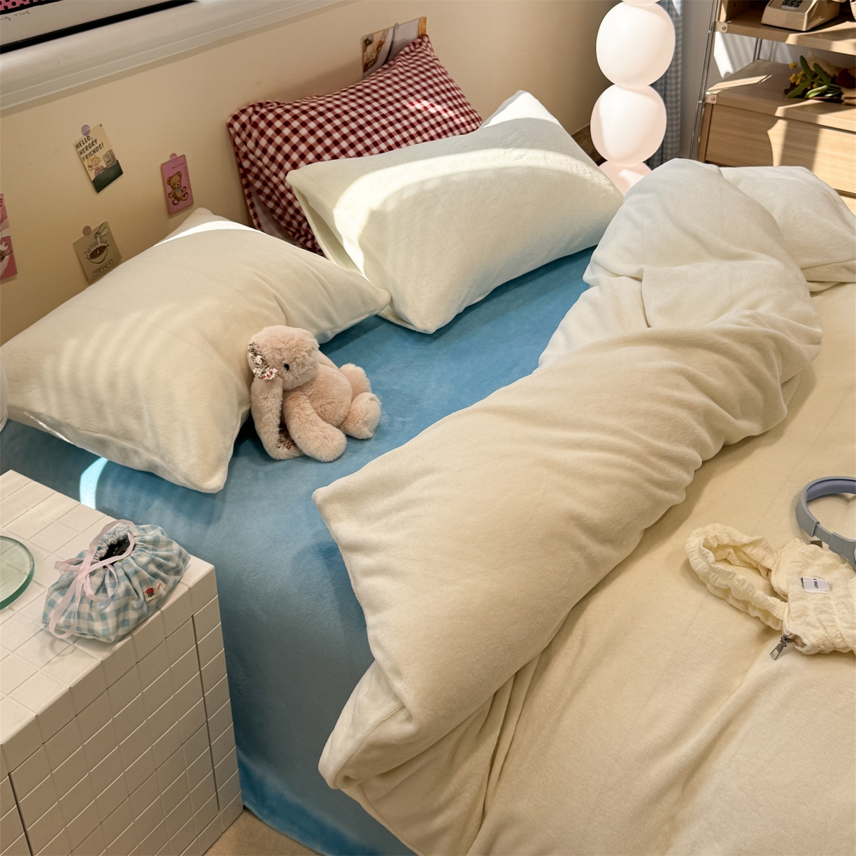 91家纺网 家纺一手货源 找家纺 857家居 2025新款牛奶绒纯色拼格子四件套 天空之镜