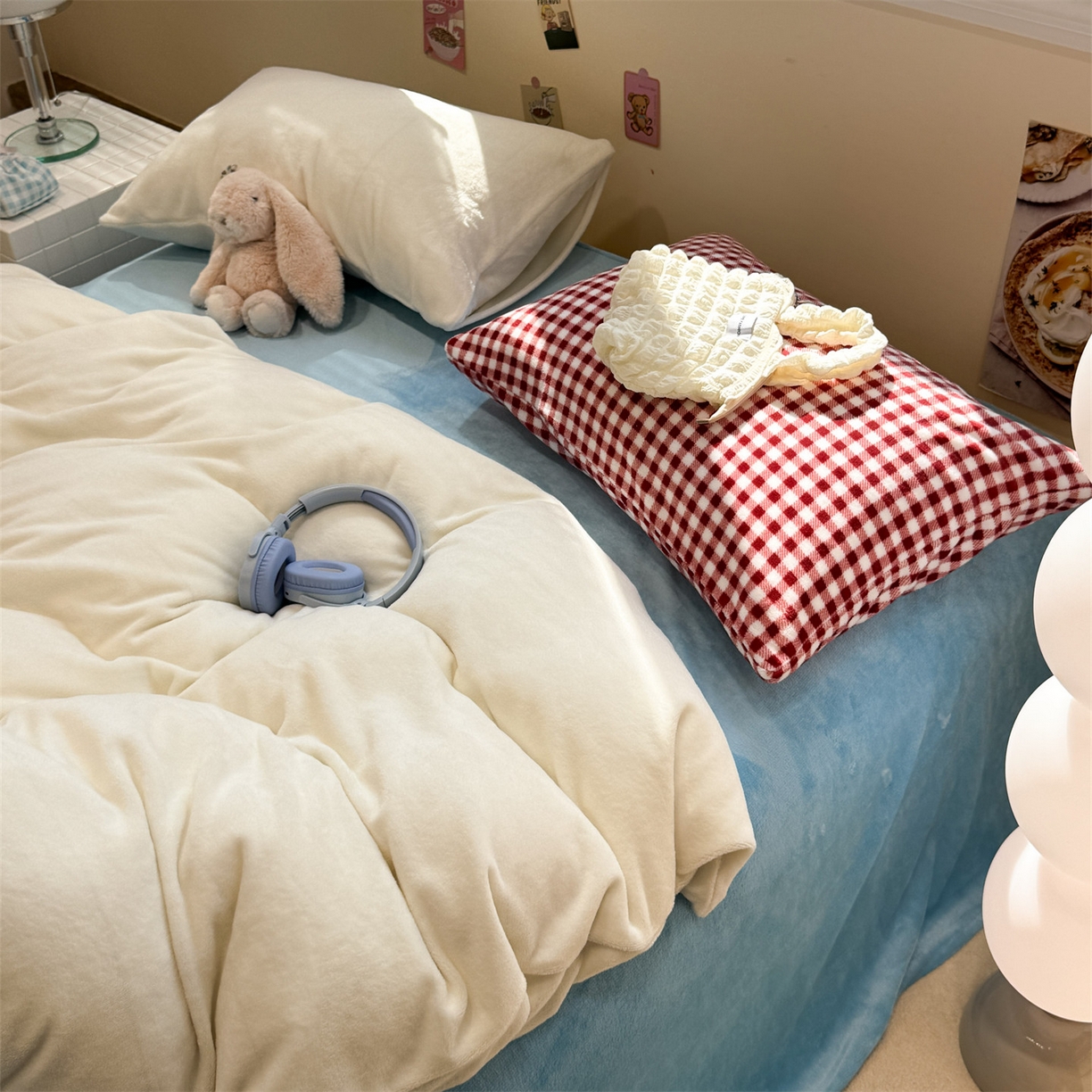 91家纺网 家纺一手货源 找家纺 857家居 2025新款牛奶绒纯色拼格子四件套 天空之镜