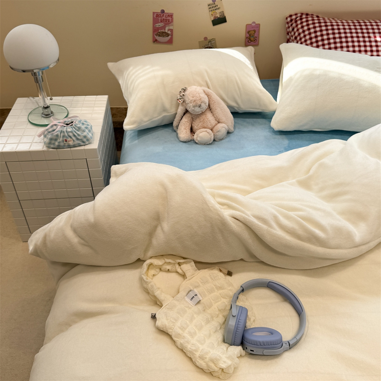 91家纺网 家纺一手货源 找家纺 857家居 2025新款牛奶绒纯色拼格子四件套 天空之镜