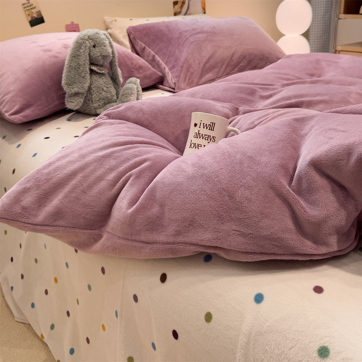 91家纺网 家纺一手货源 找家纺 857家居 2025新款牛奶绒纯色拼格子四件套 芋泥波波