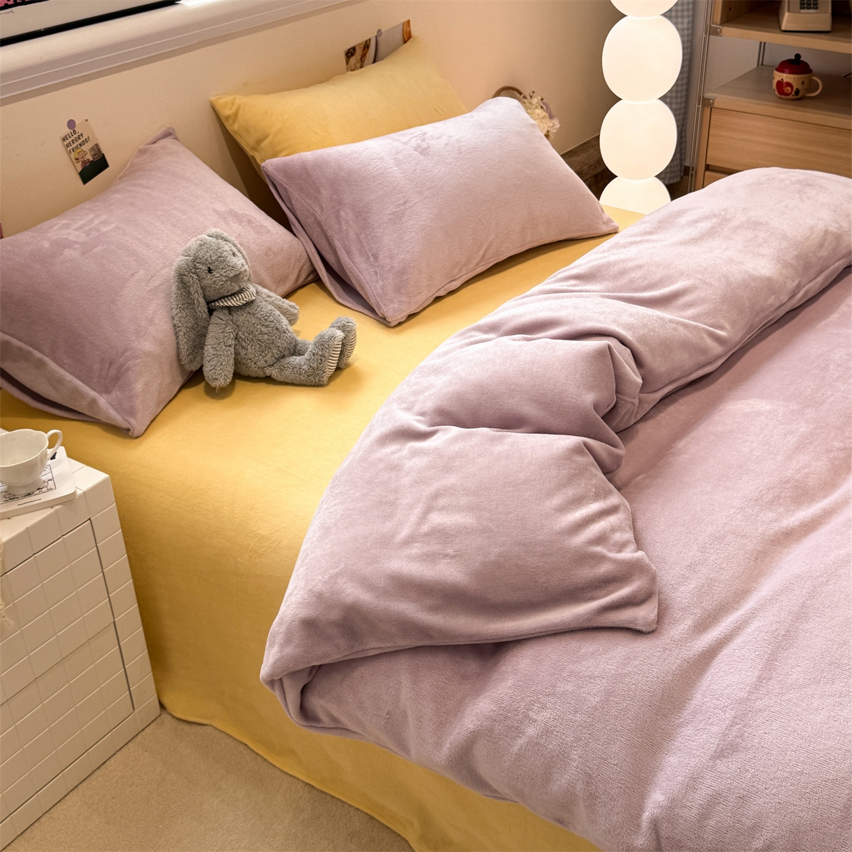 91家纺网 家纺一手货源 找家纺 857家居 2025新款牛奶绒纯色拼格子四件套 芋泥奶酪