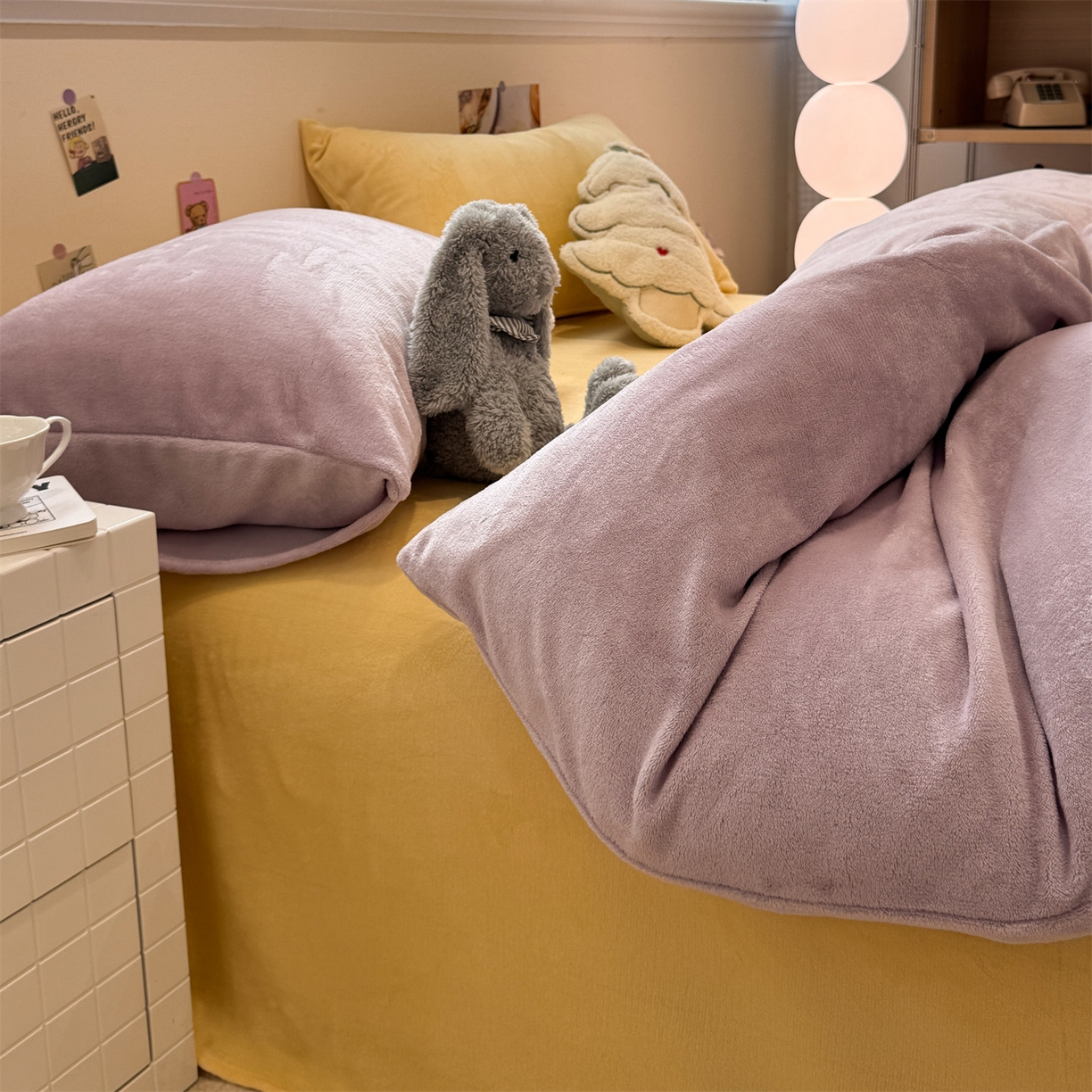 91家纺网 家纺一手货源 找家纺 857家居 2025新款牛奶绒纯色拼格子四件套 芋泥奶酪