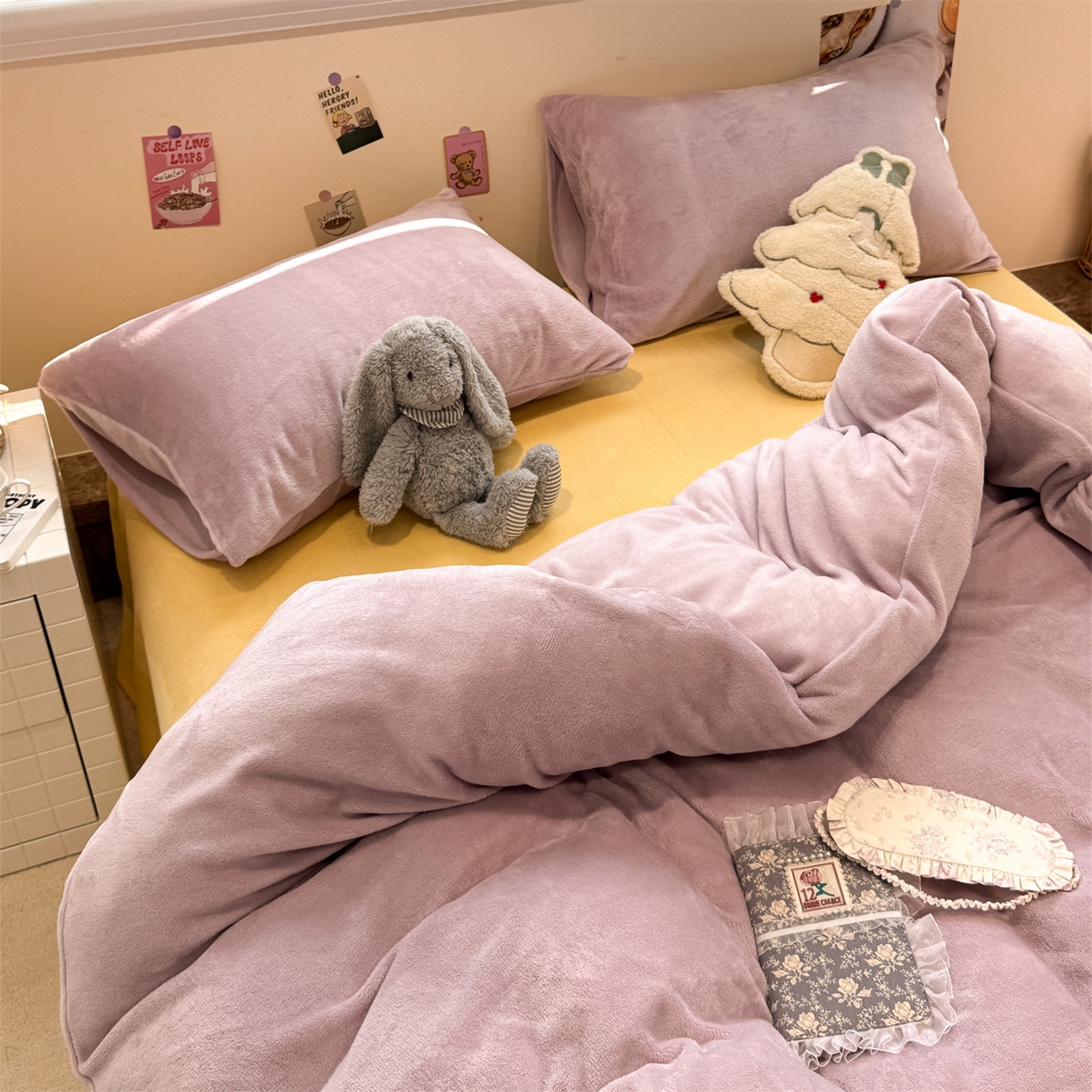 91家纺网 家纺一手货源 找家纺 857家居 2025新款牛奶绒纯色拼格子四件套 芋泥奶酪