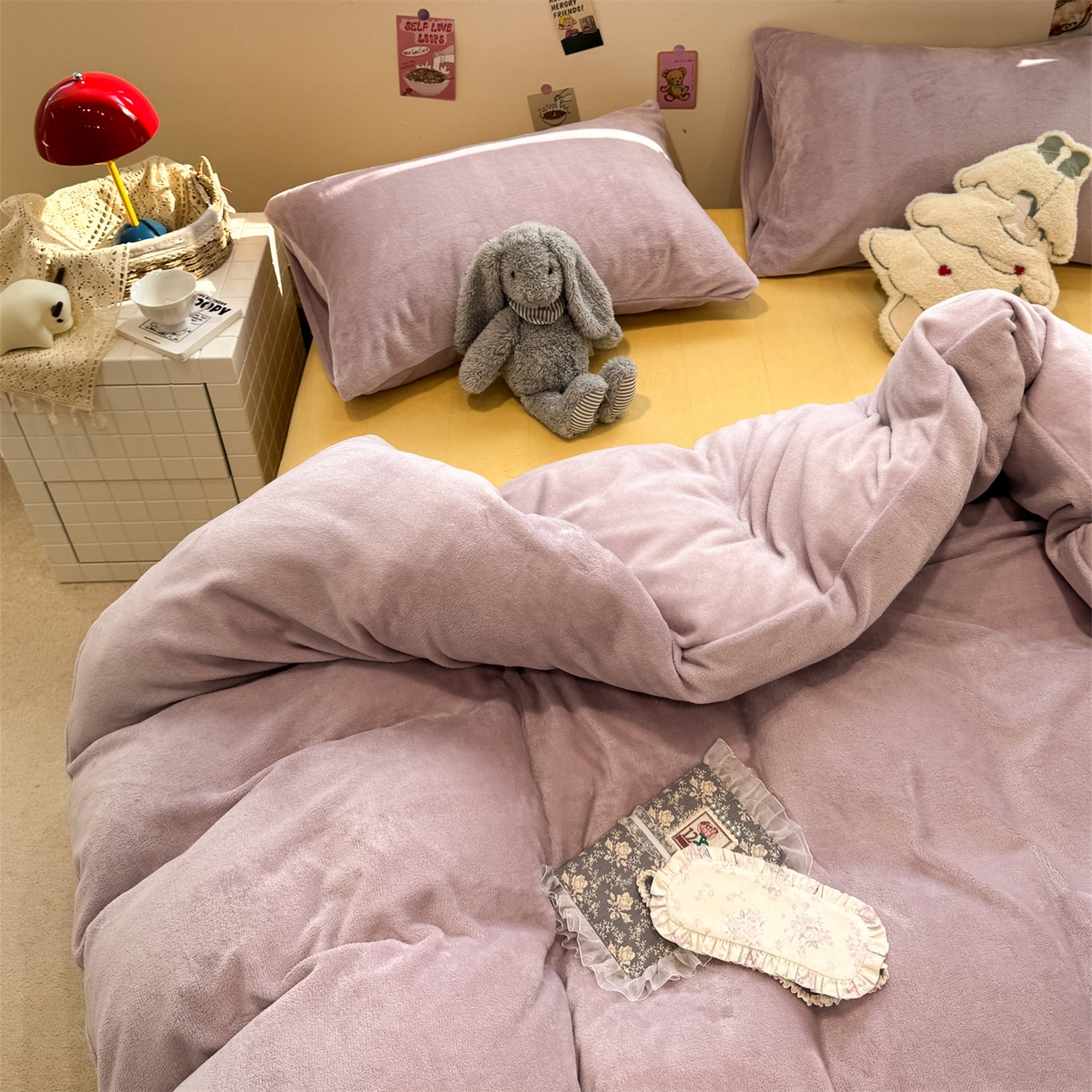 91家纺网 家纺一手货源 找家纺 857家居 2025新款牛奶绒纯色拼格子四件套 芋泥奶酪