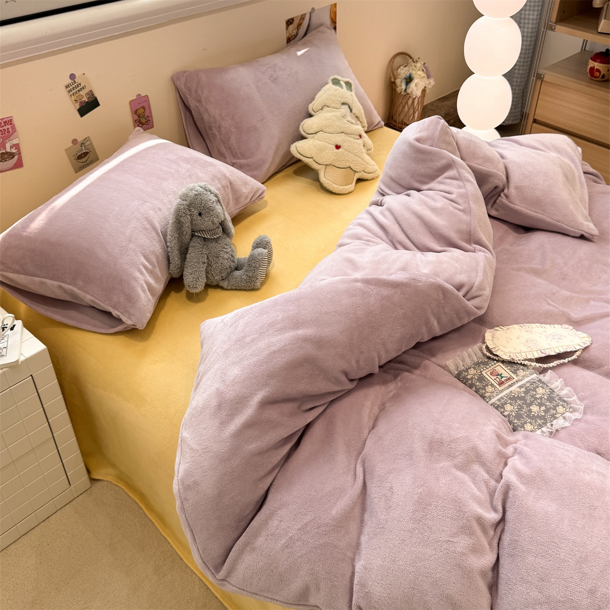 91家纺网 家纺一手货源 找家纺 857家居 2025新款牛奶绒纯色拼格子四件套 芋泥奶酪