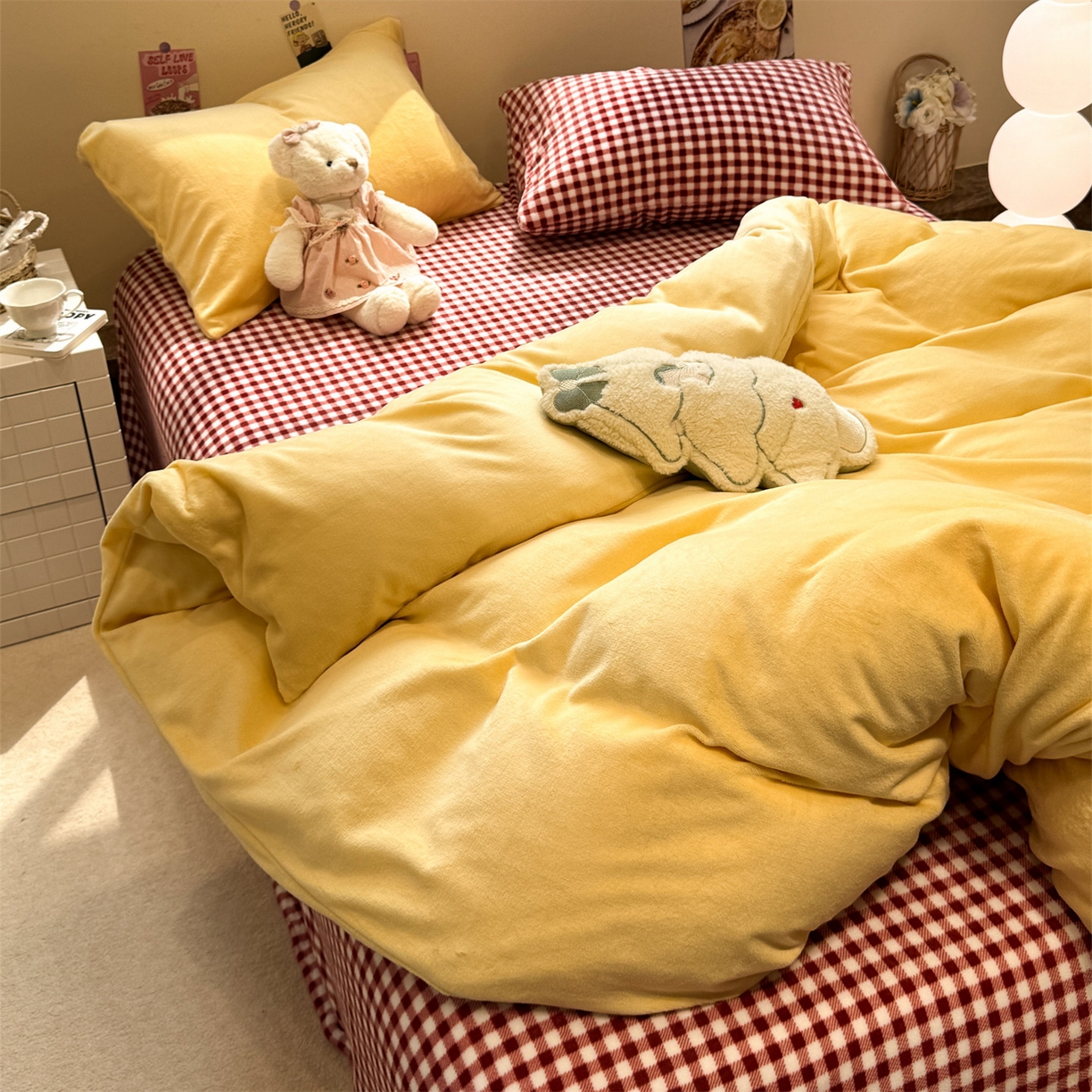 91家纺网 家纺一手货源 找家纺 857家居 2025新款牛奶绒纯色拼格子四件套 榛果热巧