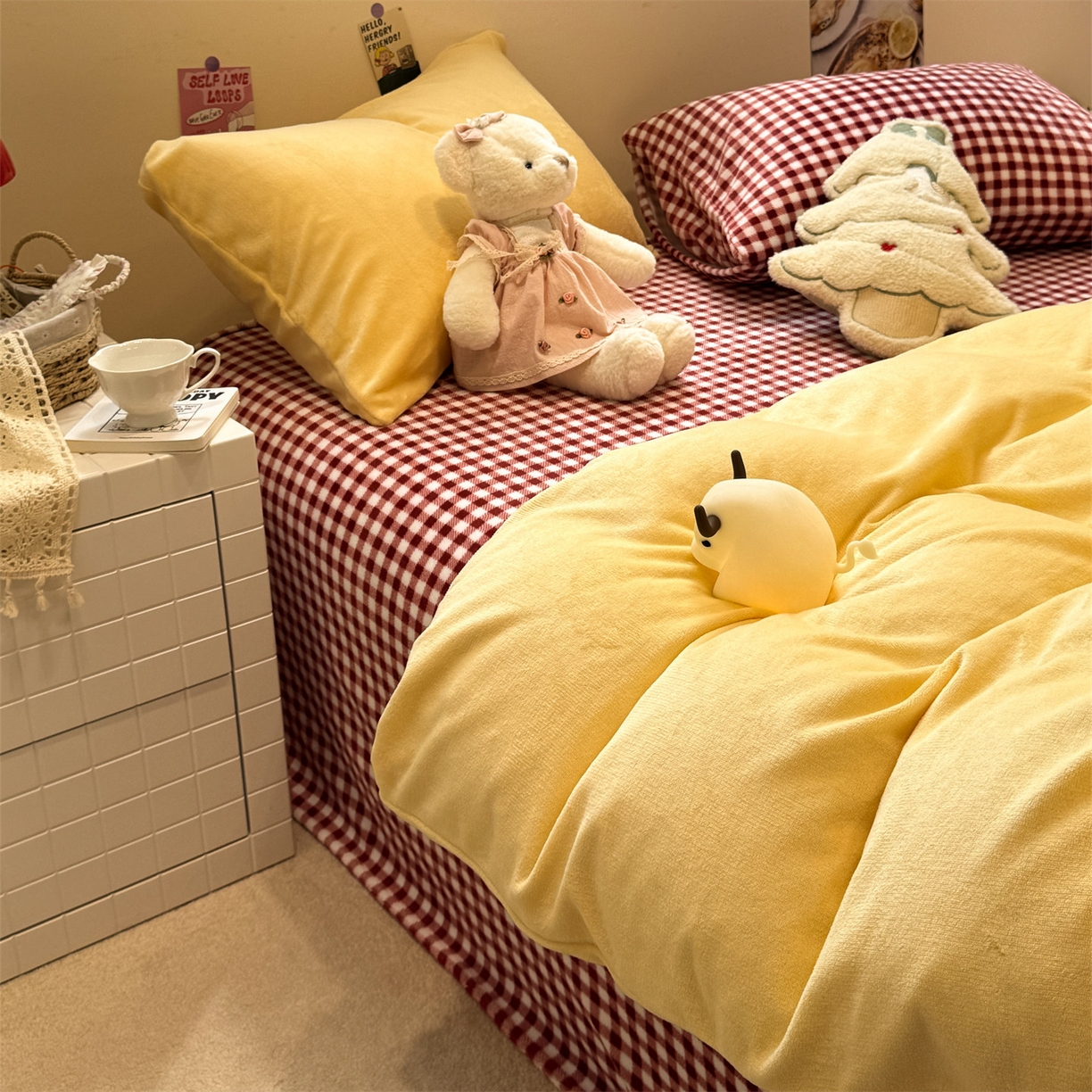 91家纺网 家纺一手货源 找家纺 857家居 2025新款牛奶绒纯色拼格子四件套 榛果热巧