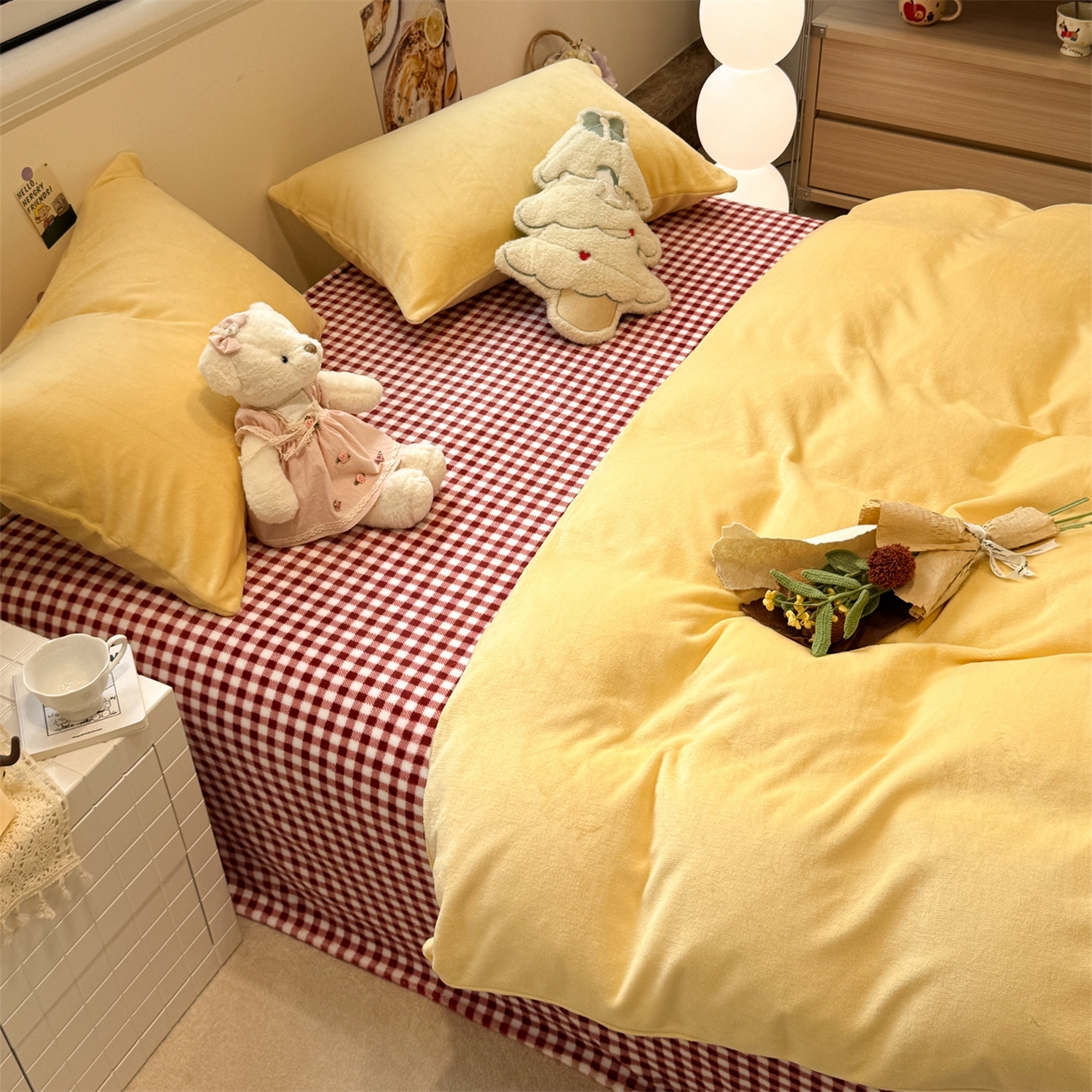 91家纺网 家纺一手货源 找家纺 857家居 2025新款牛奶绒纯色拼格子四件套 榛果热巧