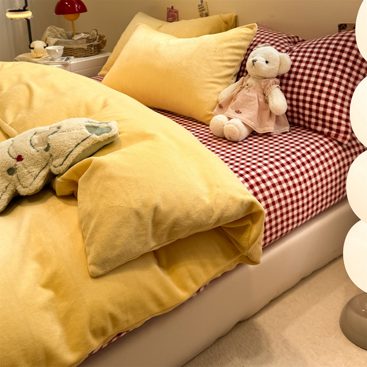 91家纺网 家纺一手货源 找家纺 857家居 2025新款牛奶绒纯色拼格子四件套 榛果热巧