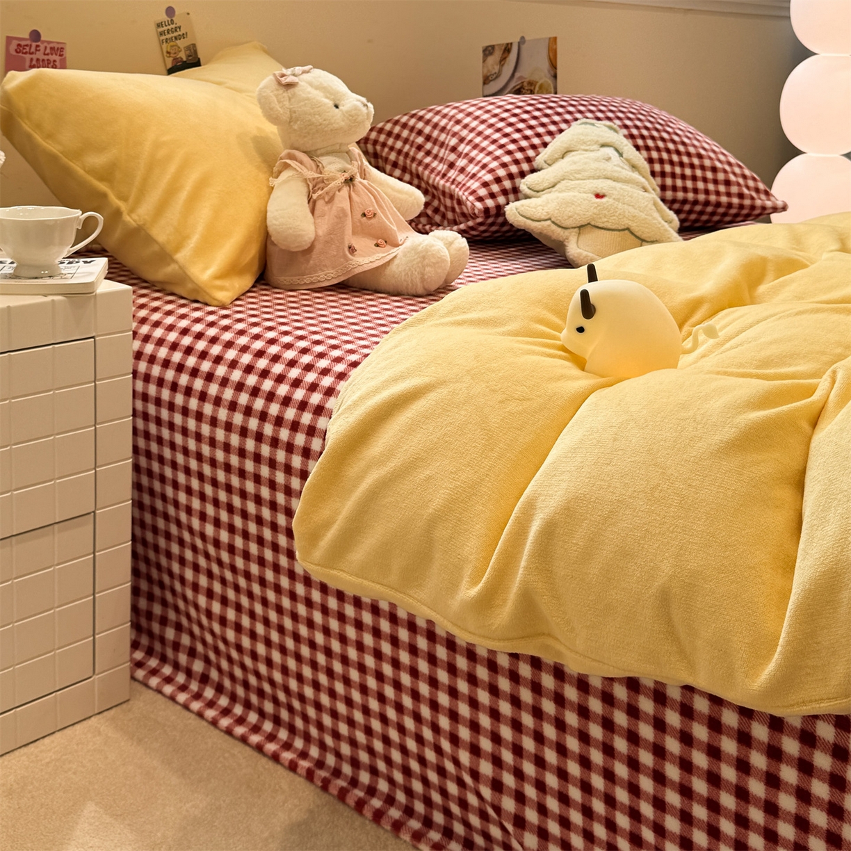 91家纺网 家纺一手货源 找家纺 857家居 2025新款牛奶绒纯色拼格子四件套 榛果热巧