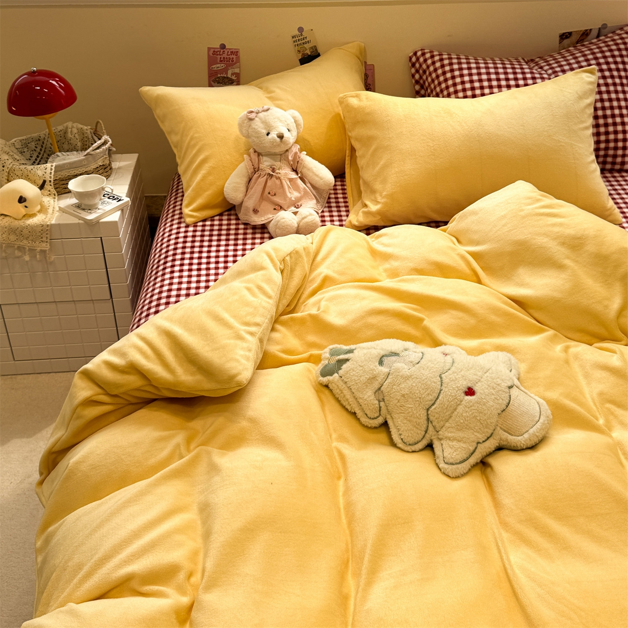 91家纺网 家纺一手货源 找家纺 857家居 2025新款牛奶绒纯色拼格子四件套 榛果热巧