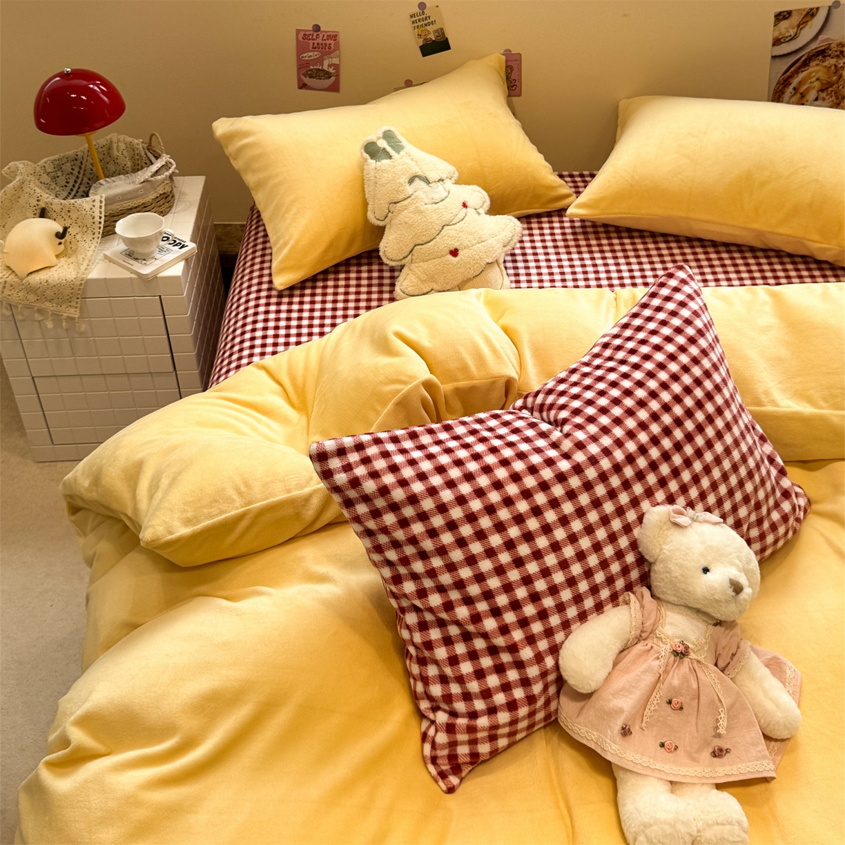 91家纺网 家纺一手货源 找家纺 857家居 2025新款牛奶绒纯色拼格子四件套 榛果热巧