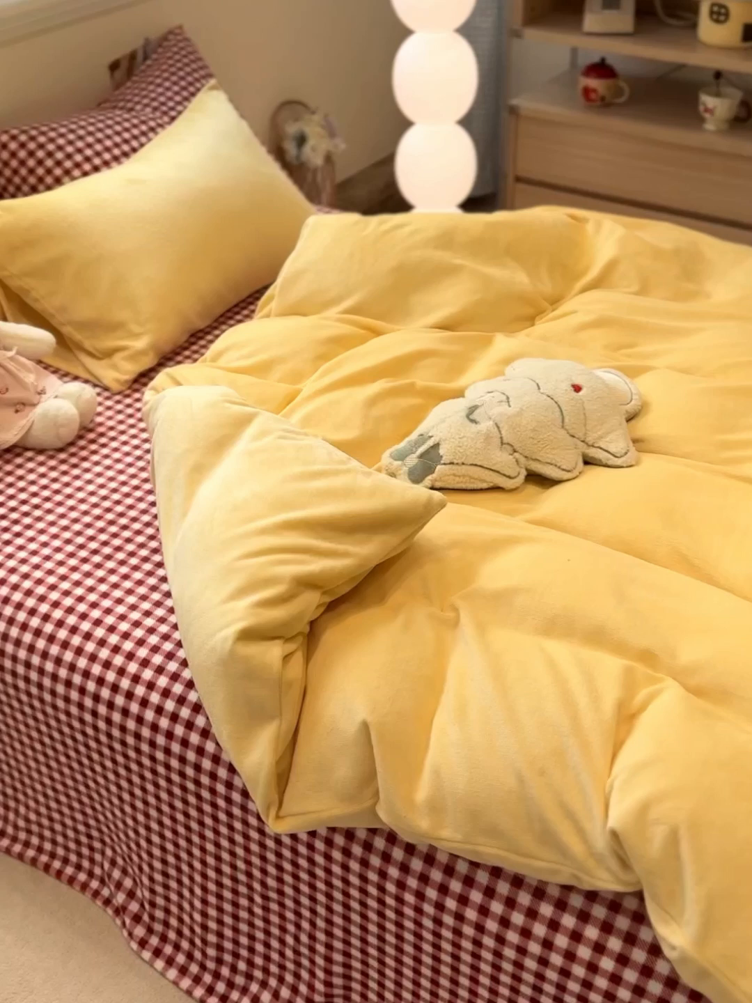 91家纺网 家纺一手货源 找家纺 857家居 2025新款牛奶绒纯色拼格子四件套 榛果热巧