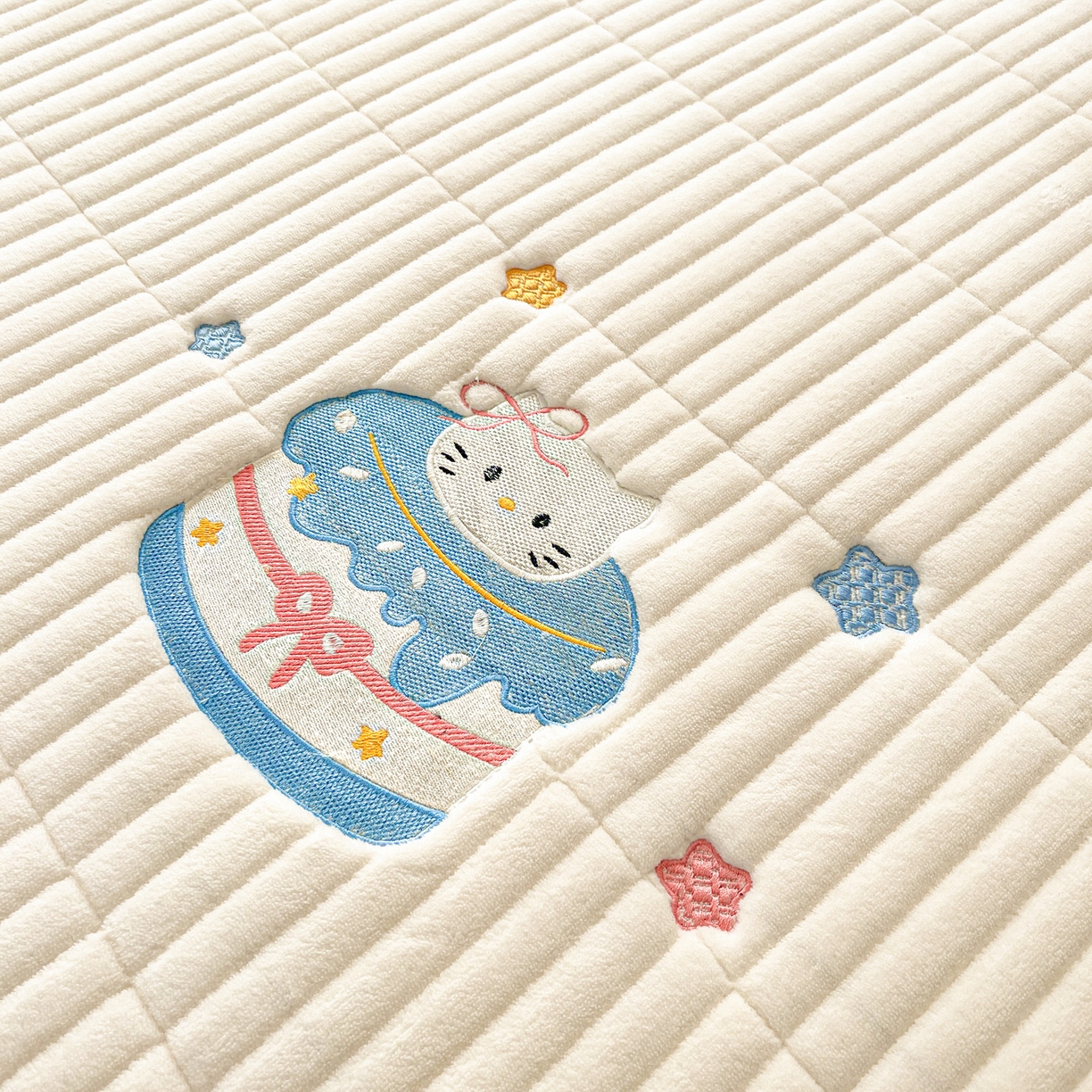 91家纺网 家纺一手货源 找家纺 （总）摩妮卡 2025新款加厚保暖牛奶绒夹棉绣花床垫三件套