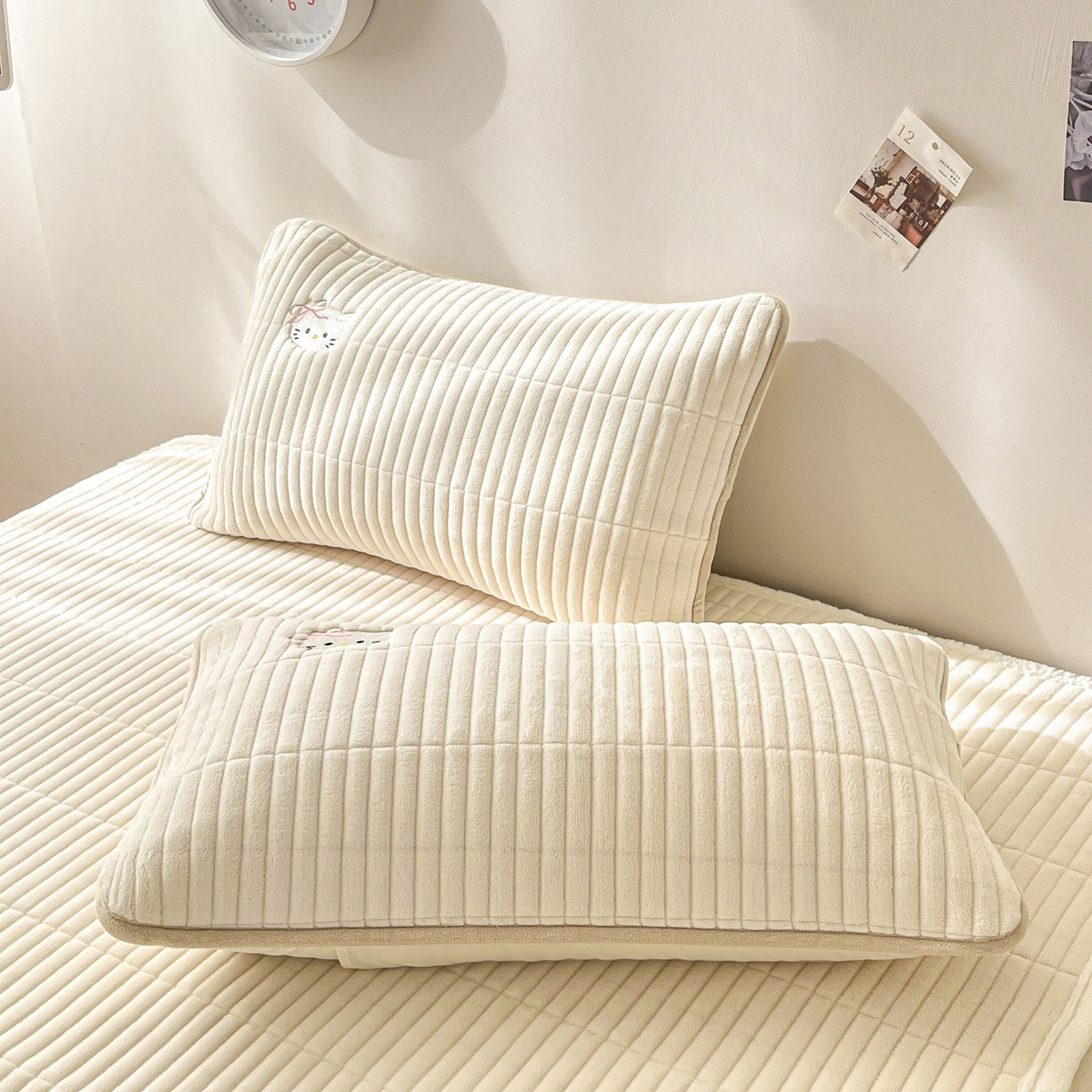 91家纺网 家纺一手货源 找家纺 （总）摩妮卡 2025新款加厚保暖牛奶绒夹棉绣花床垫三件套