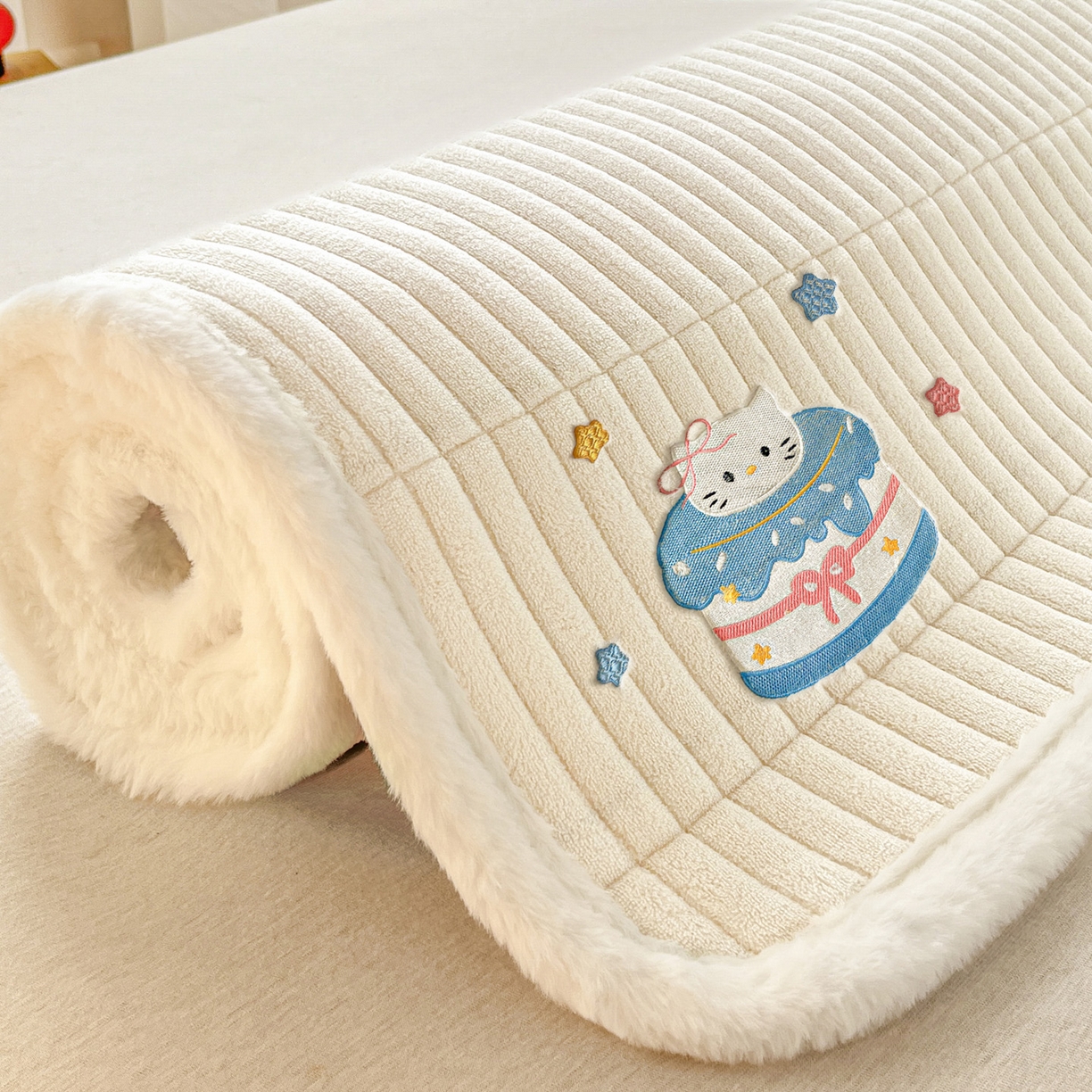 91家纺网 家纺一手货源 找家纺 （总）摩妮卡 2025新款小清新加厚260克牛奶绒泡泡绒四件套