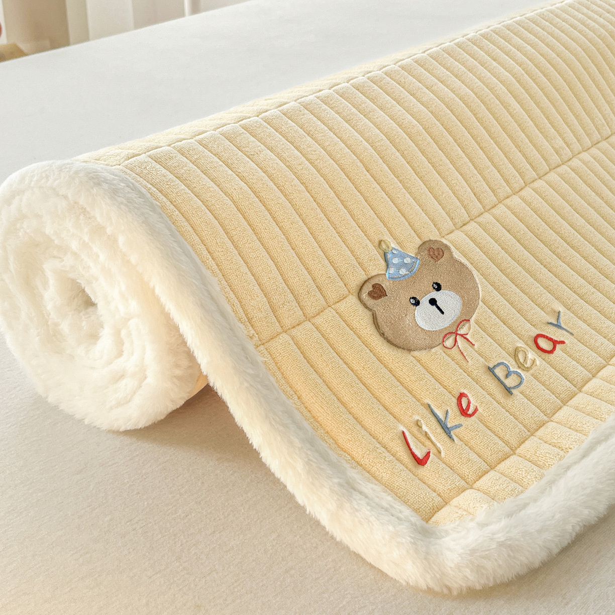 摩妮卡 2025新款加厚保暖牛奶绒夹棉绣花床垫三件套 呆呆熊-黄