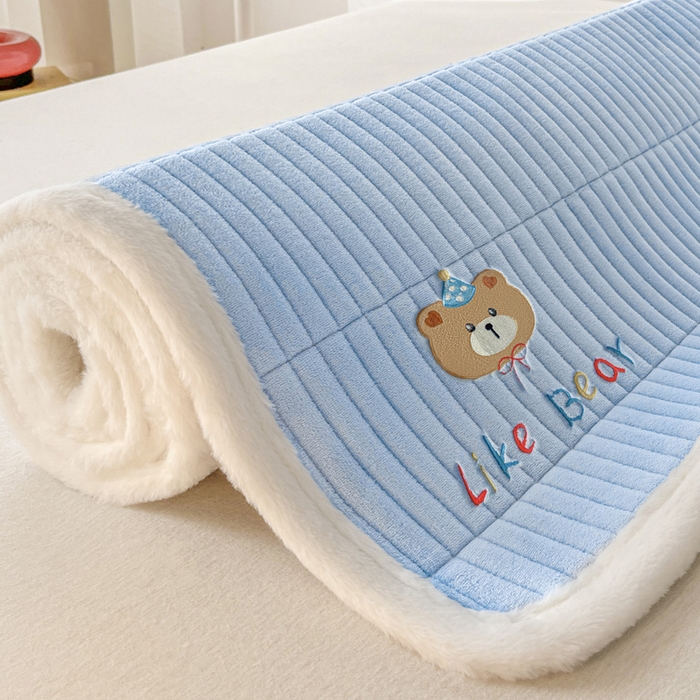 91家纺网 家纺一手货源 找家纺 （总）摩妮卡 2025新款加厚保暖牛奶绒夹棉绣花床垫三件套