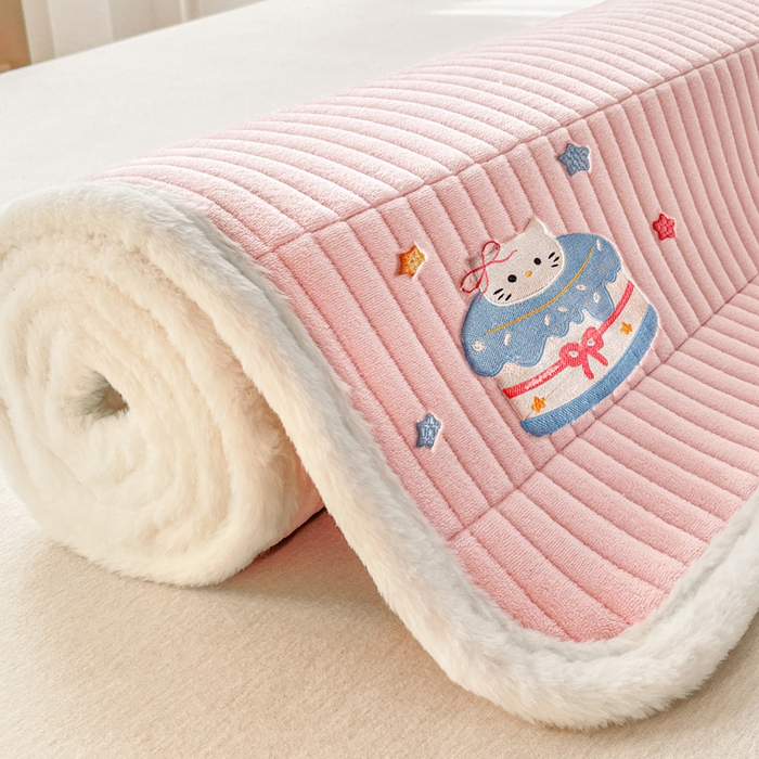 91家纺网 家纺一手货源 找家纺 （总）摩妮卡 2025新款加厚保暖牛奶绒夹棉绣花床垫三件套