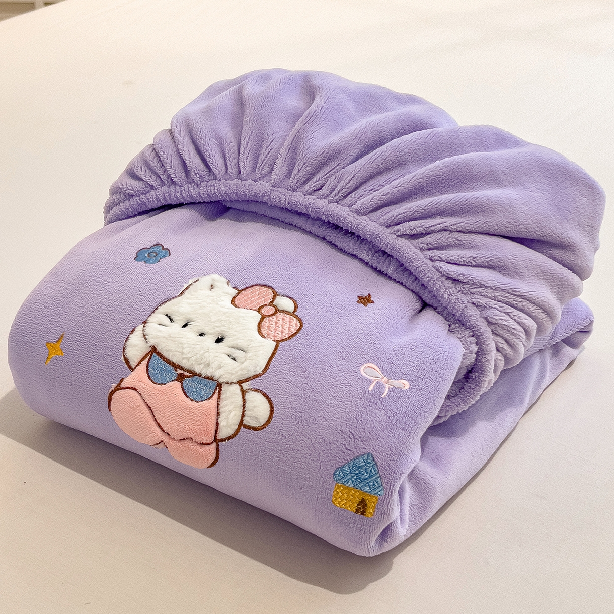 摩妮卡 2025新款牛奶绒贴布绣绒床笠保护床垫三件套 免兔的日常