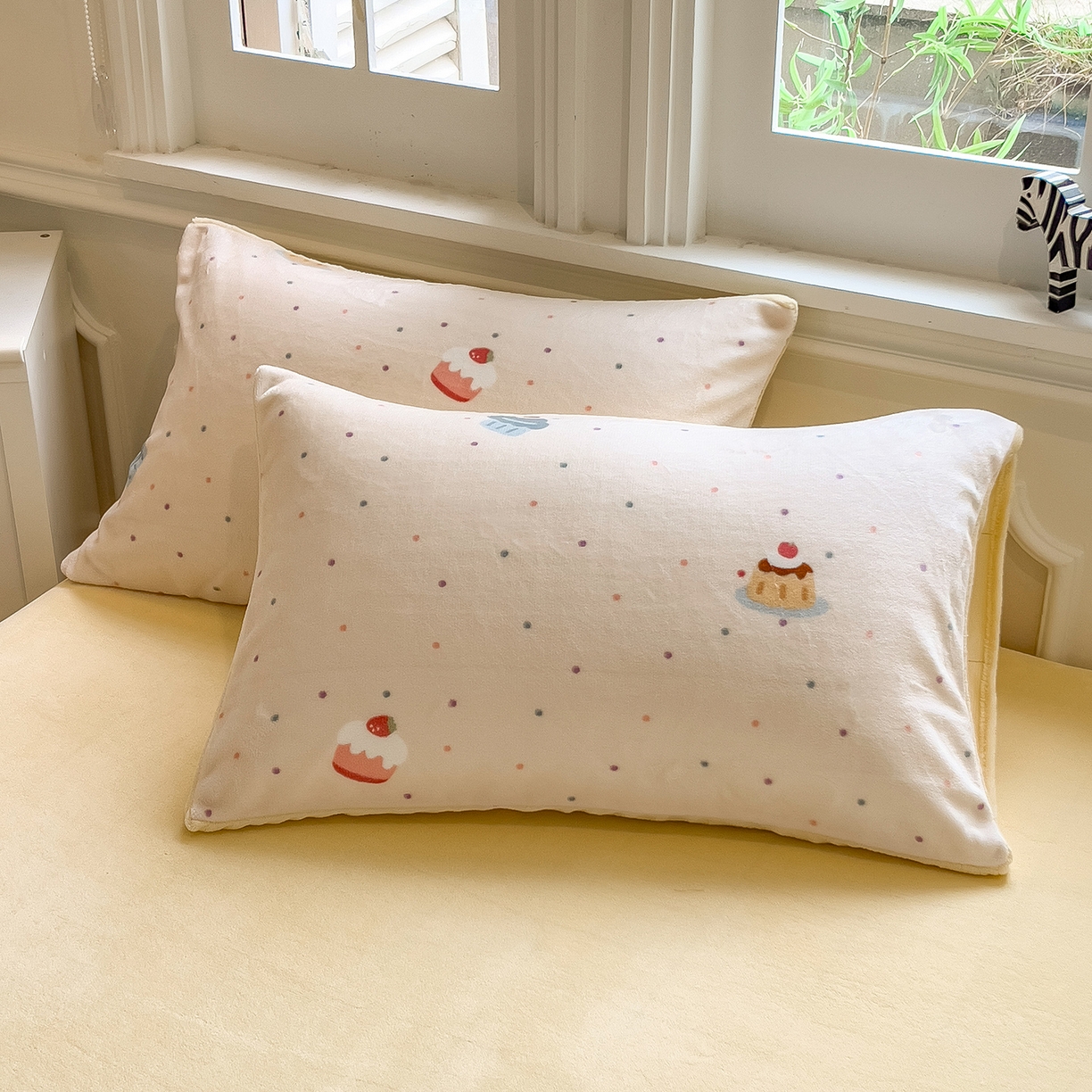 91家纺网 家纺一手货源 找家纺 摩妮卡 2025新款牛奶绒贴布绣绒床笠保护床垫三件套 星星餐点