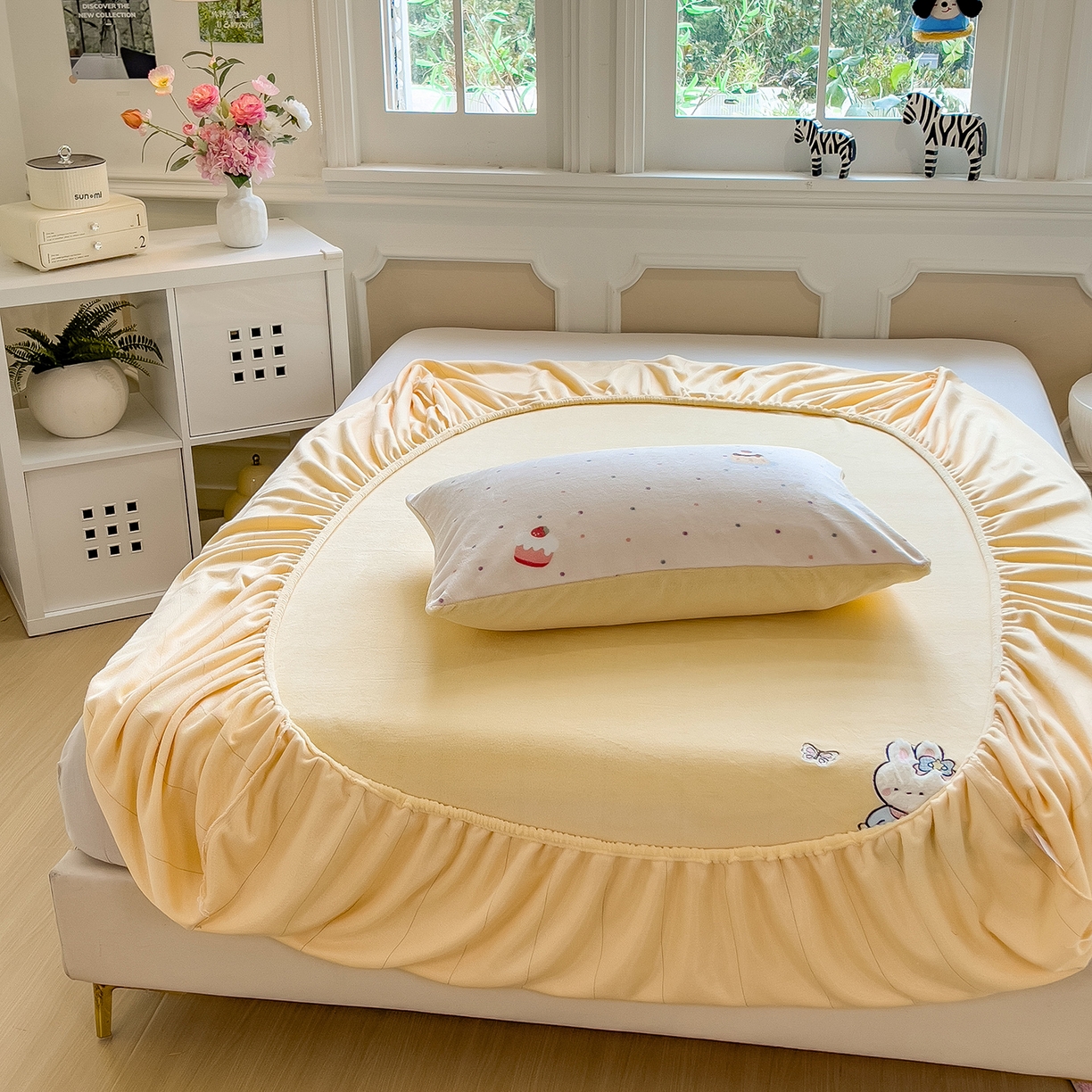 91家纺网 家纺一手货源 找家纺 摩妮卡 2025新款牛奶绒贴布绣绒床笠保护床垫三件套 星星餐点