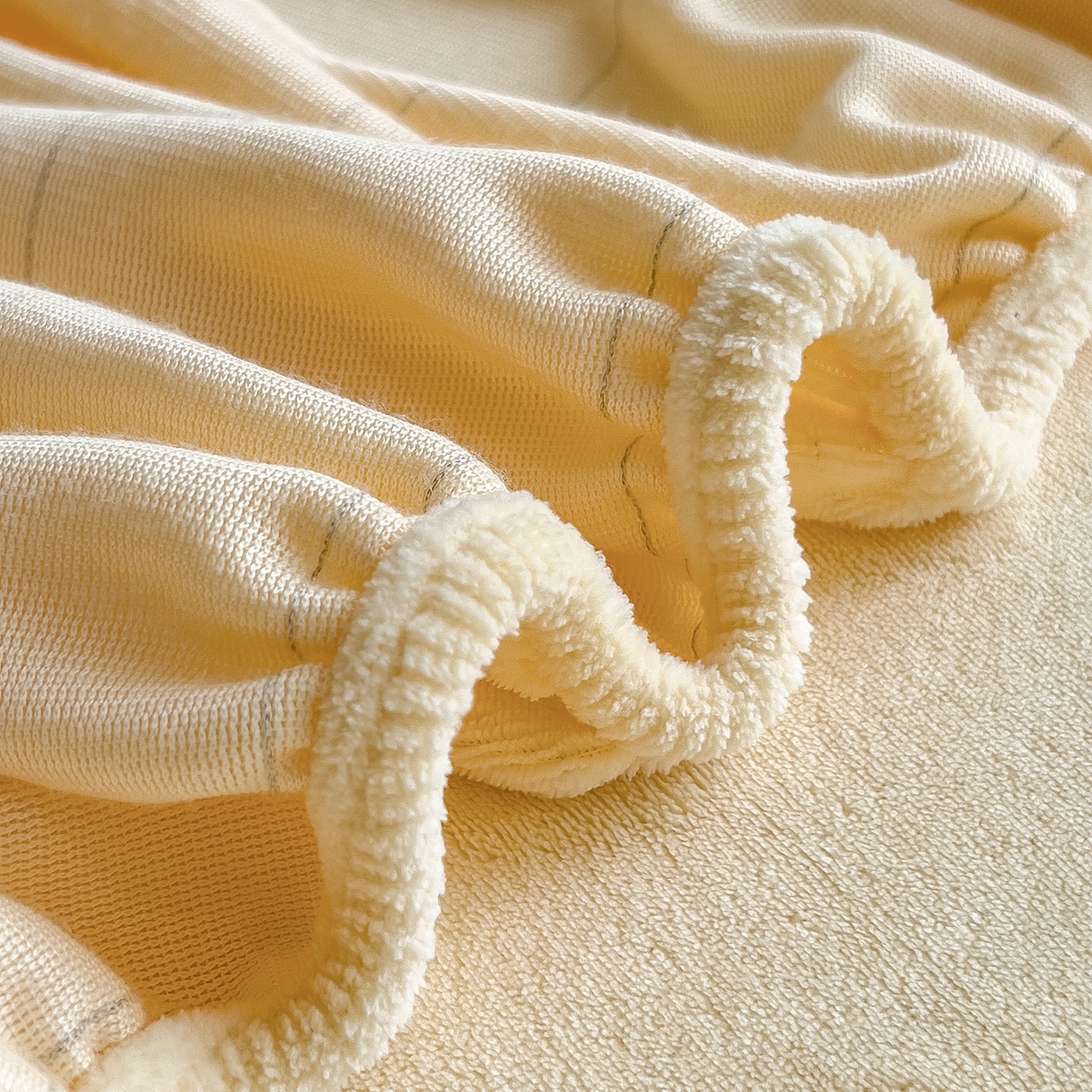 91家纺网 家纺一手货源 找家纺 摩妮卡 2025新款牛奶绒贴布绣绒床笠保护床垫三件套 星星餐点