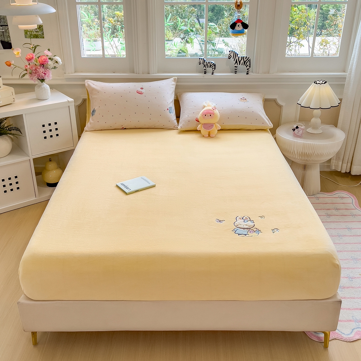 91家纺网 家纺一手货源 找家纺 摩妮卡 2025新款牛奶绒贴布绣绒床笠保护床垫三件套 星星餐点