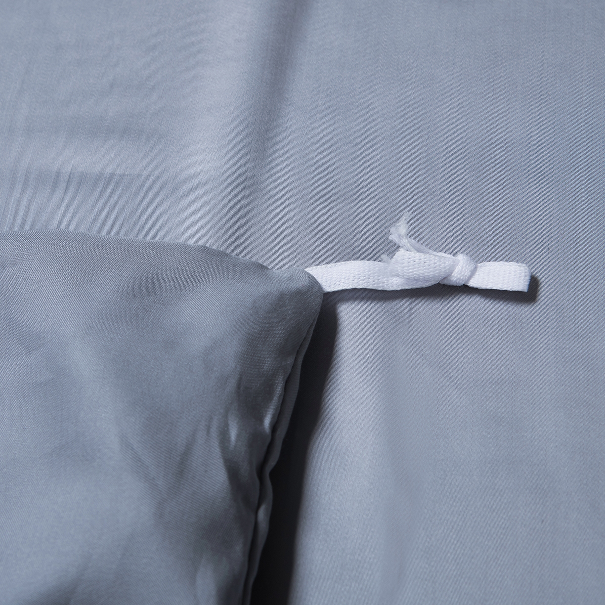 91家纺网 家纺一手货源 找家纺 卡迪亚家纺 2025春夏新款兰精天丝四件套 浅灰