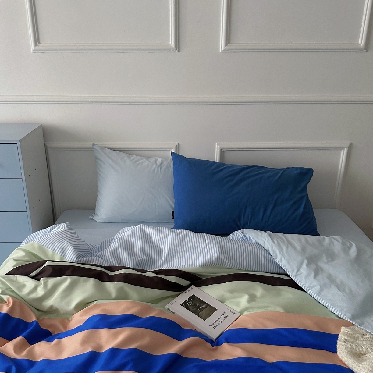 91家纺网 家纺一手货源 找家纺 柚可家居 2025新款数码印花大版40支全棉纯棉四件套蓝调海港-实拍（送手提袋＋控价标准券后278元） 蓝调海港（枕套淡蓝色+越蓝）