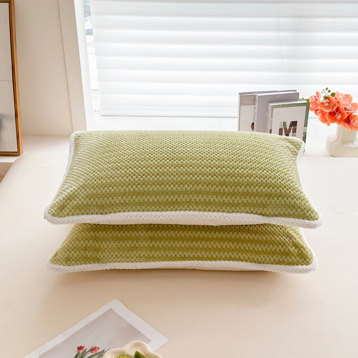 91家纺网 家纺一手货源 找家纺 （总）翎盈家纺 2025新款云豆绒枕巾绑带款防滑枕巾