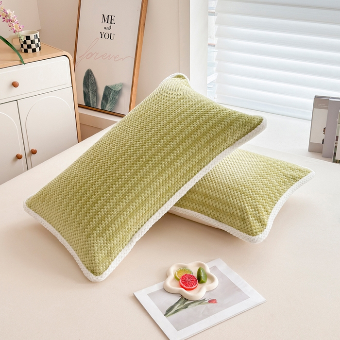 91家纺网 家纺一手货源 找家纺 （总）翎盈家纺 2025新款云豆绒枕巾绑带款防滑枕巾