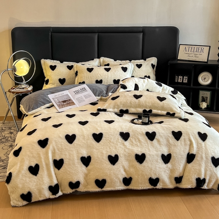 91家纺网 家纺一手货源 找家纺 仟网汇 2025新款亲肤舒适兔毛绒四件套 爱心