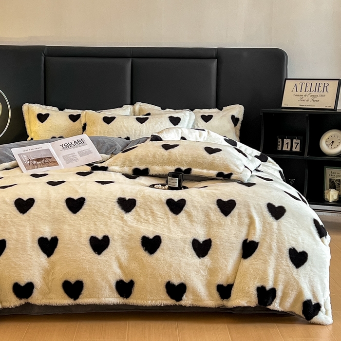 91家纺网 家纺一手货源 找家纺 仟网汇 2025新款亲肤舒适兔毛绒四件套 爱心