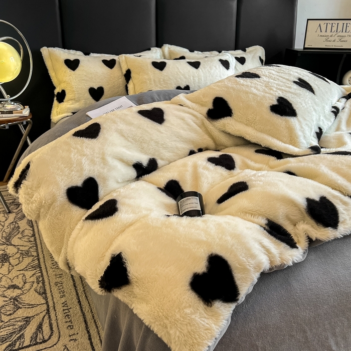 91家纺网 家纺一手货源 找家纺 仟网汇 2025新款亲肤舒适兔毛绒四件套 爱心