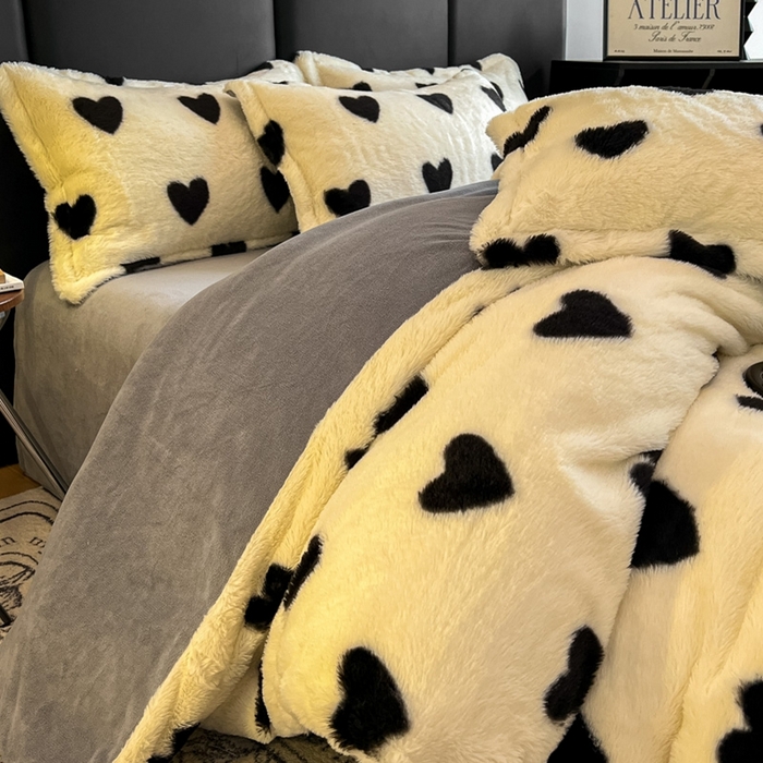 91家纺网 家纺一手货源 找家纺 仟网汇 2025新款亲肤舒适兔毛绒四件套 爱心