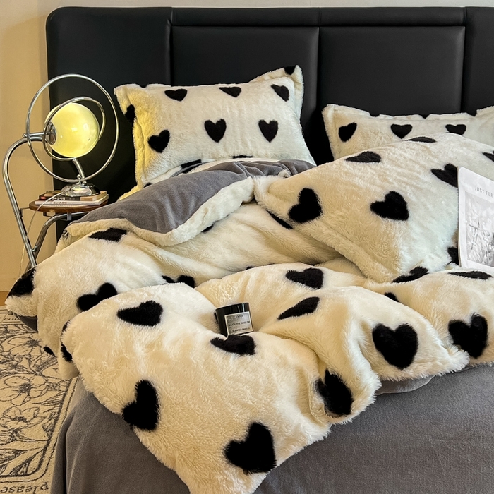 91家纺网 家纺一手货源 找家纺 仟网汇 2025新款亲肤舒适兔毛绒四件套 爱心