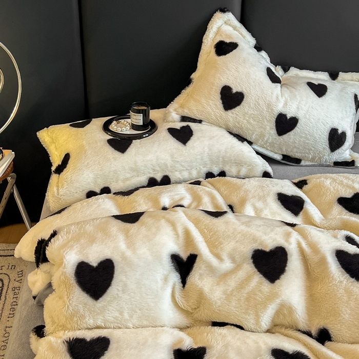 91家纺网 家纺一手货源 找家纺 仟网汇 2025新款亲肤舒适兔毛绒四件套 爱心