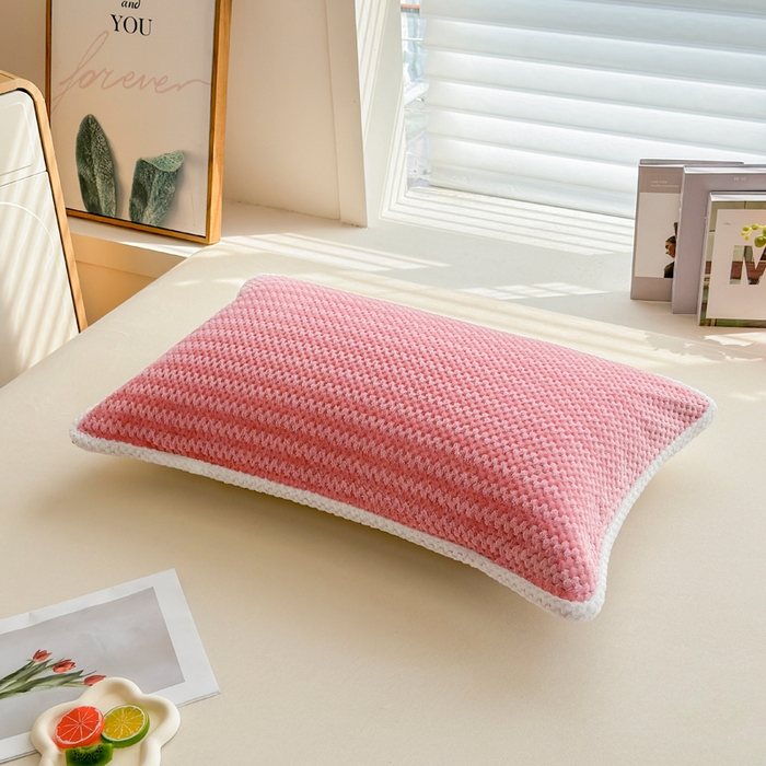 91家纺网 家纺一手货源 找家纺 翎盈家纺 2025新款云豆绒枕巾绑带款防滑枕巾 云豆绒-粉