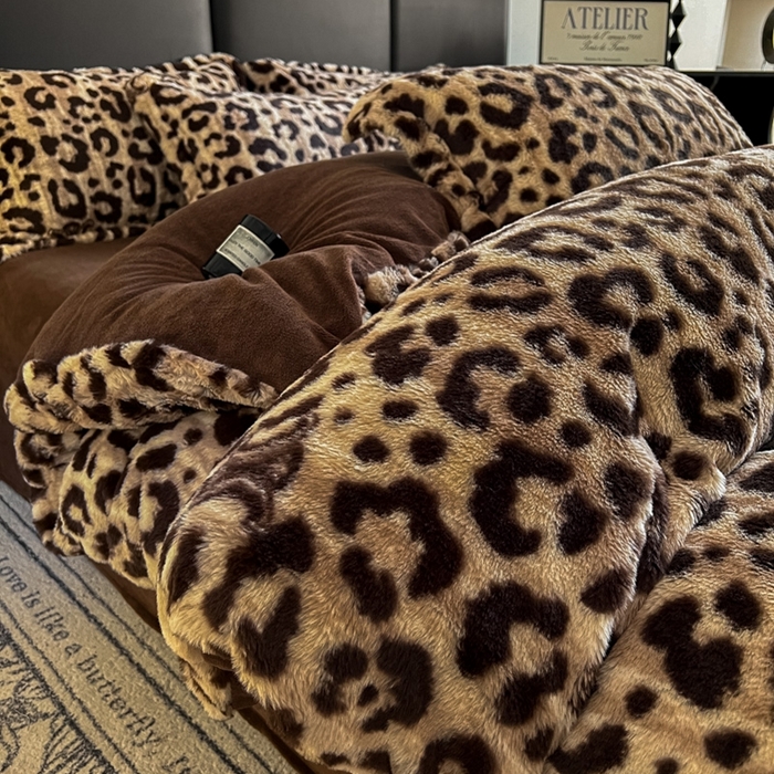 91家纺网 家纺一手货源 找家纺 仟网汇 2025新款亲肤舒适兔毛绒四件套 豹纹-咖