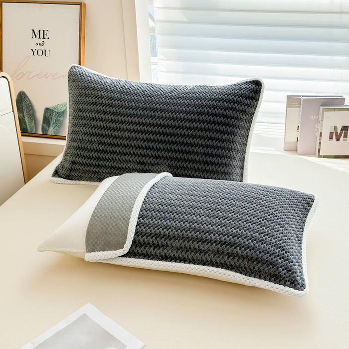 91家纺网 家纺一手货源 找家纺 翎盈家纺 2025新款云豆绒枕巾绑带款防滑枕巾 云豆绒-灰