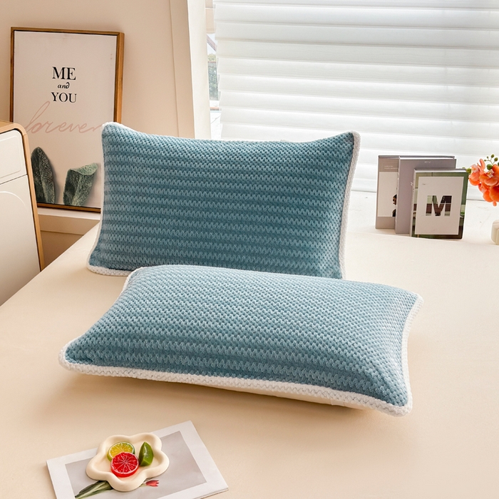 91家纺网 家纺一手货源 找家纺 翎盈家纺 2025新款云豆绒枕巾绑带款防滑枕巾 云豆绒-灰兰