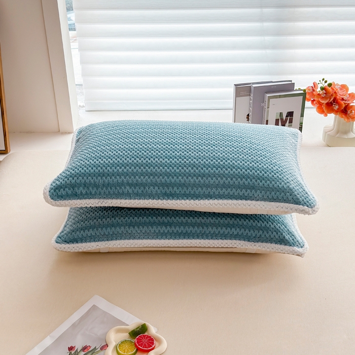 91家纺网 家纺一手货源 找家纺 翎盈家纺 2025新款云豆绒枕巾绑带款防滑枕巾 云豆绒-灰兰