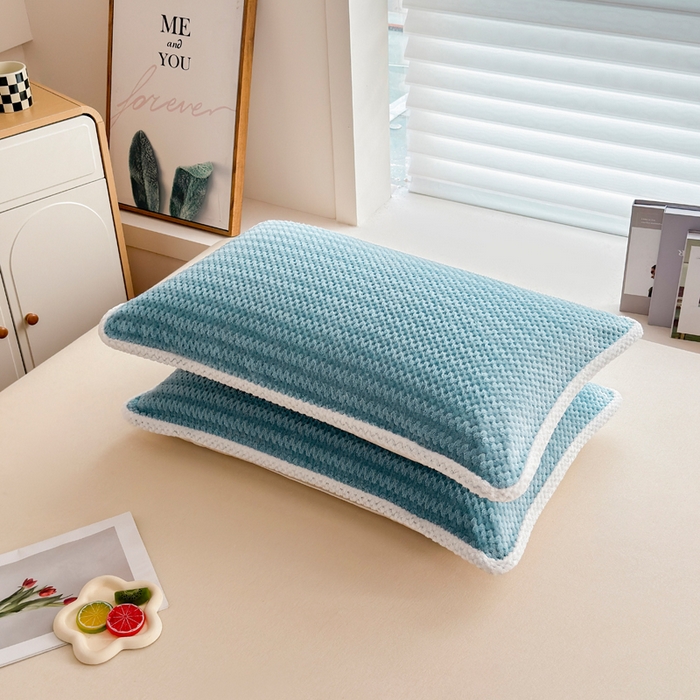 91家纺网 家纺一手货源 找家纺 翎盈家纺 2025新款云豆绒枕巾绑带款防滑枕巾 云豆绒-灰兰