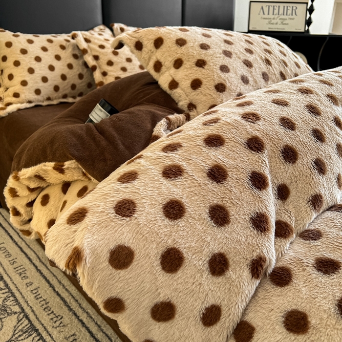 91家纺网 家纺一手货源 找家纺 仟网汇 2025新款亲肤舒适兔毛绒四件套 波点-咖