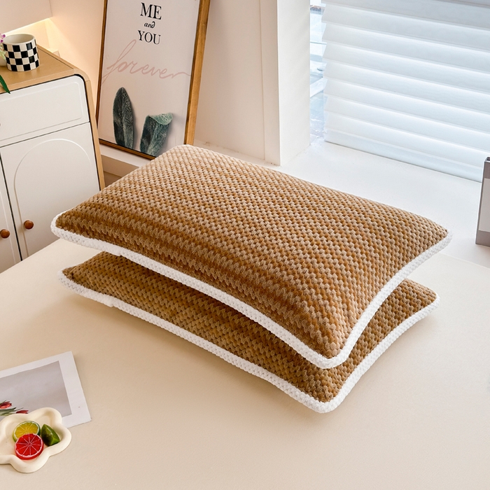 91家纺网 家纺一手货源 找家纺 翎盈家纺 2025新款云豆绒枕巾绑带款防滑枕巾 云豆绒-咖