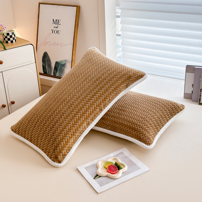 91家纺网 家纺一手货源 找家纺 翎盈家纺 2025新款云豆绒枕巾绑带款防滑枕巾 云豆绒-咖