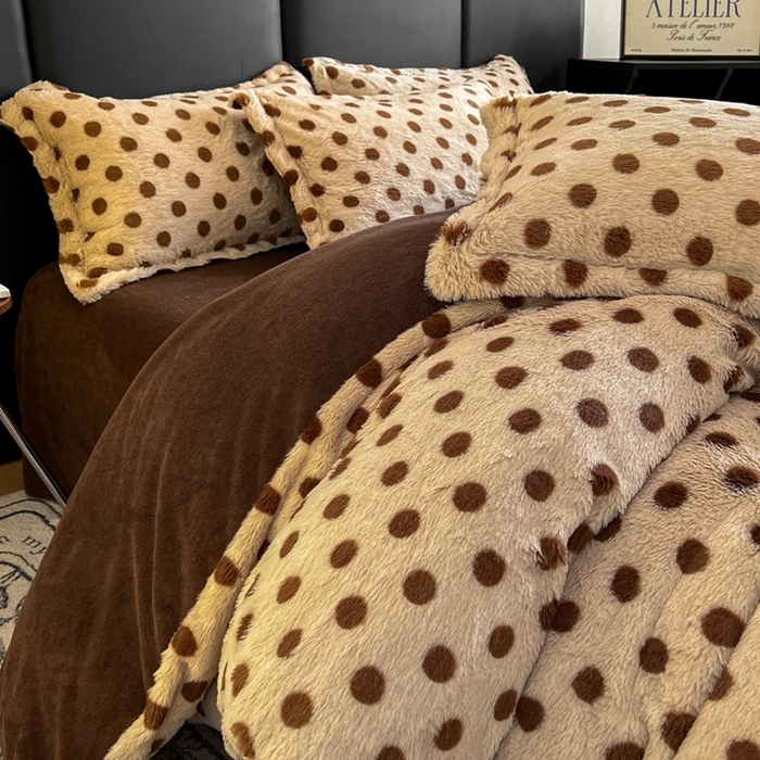 91家纺网 家纺一手货源 找家纺 仟网汇 2025新款亲肤舒适兔毛绒四件套 波点-咖