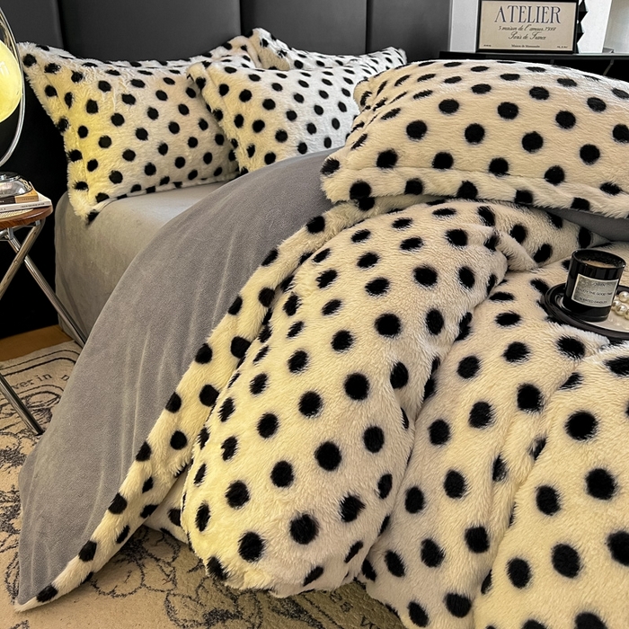 91家纺网 家纺一手货源 找家纺 仟网汇 2025新款亲肤舒适兔毛绒四件套 波点-奶白